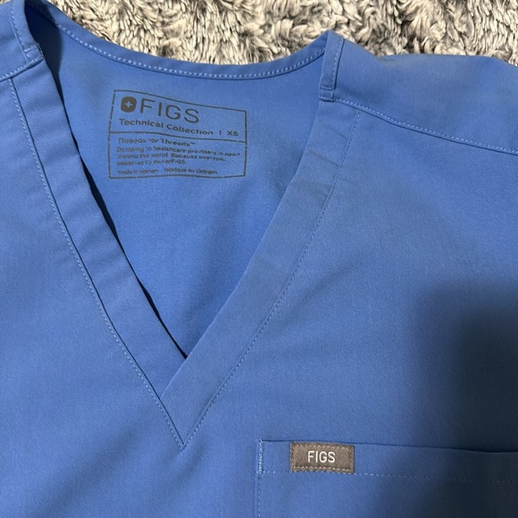 Figs scrub top - Picture 2 of 3